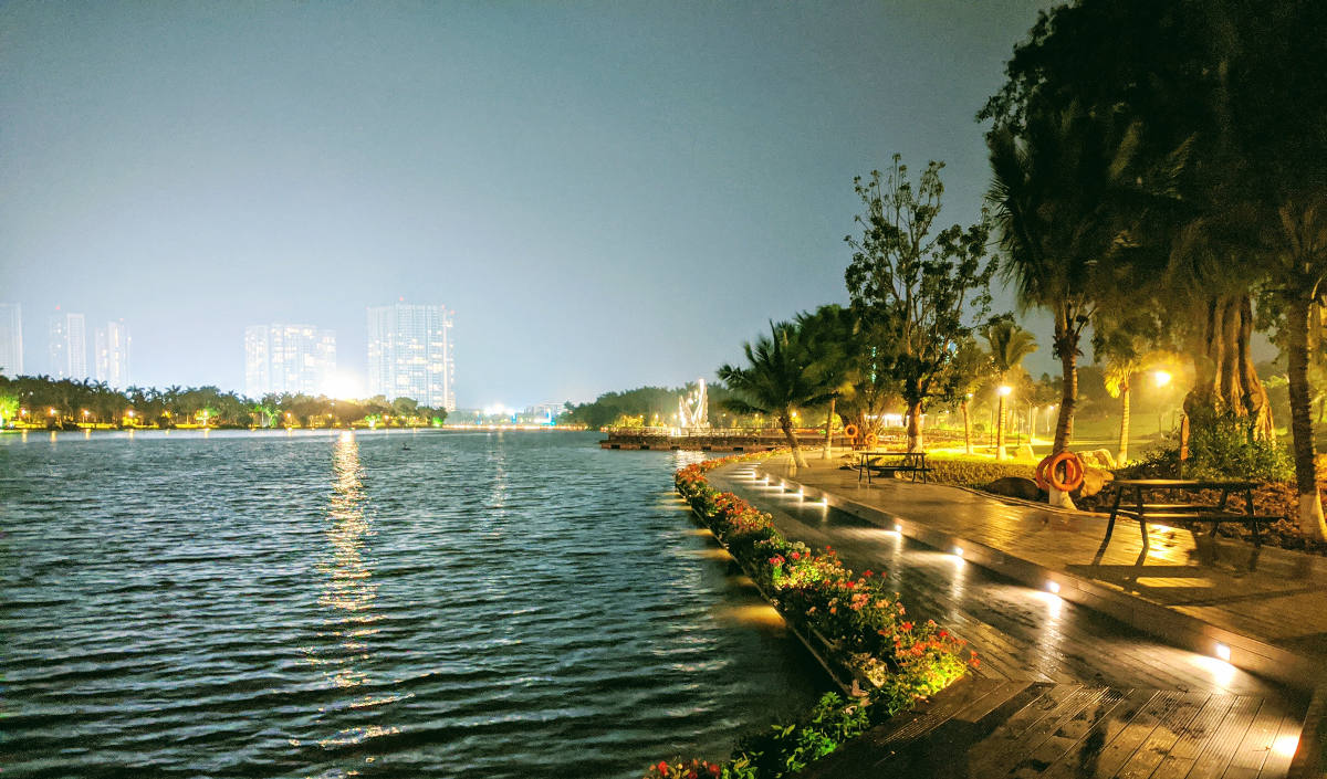 Công viên Hồ Thiên Nga Ecopark ban đêm
