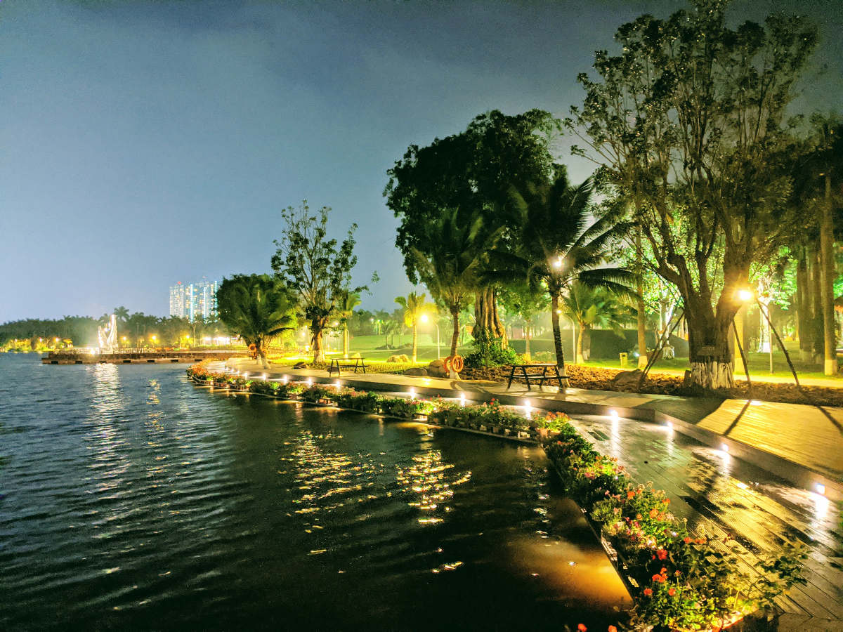 Công viên Hồ Thiên Nga Ecopark ban đêm