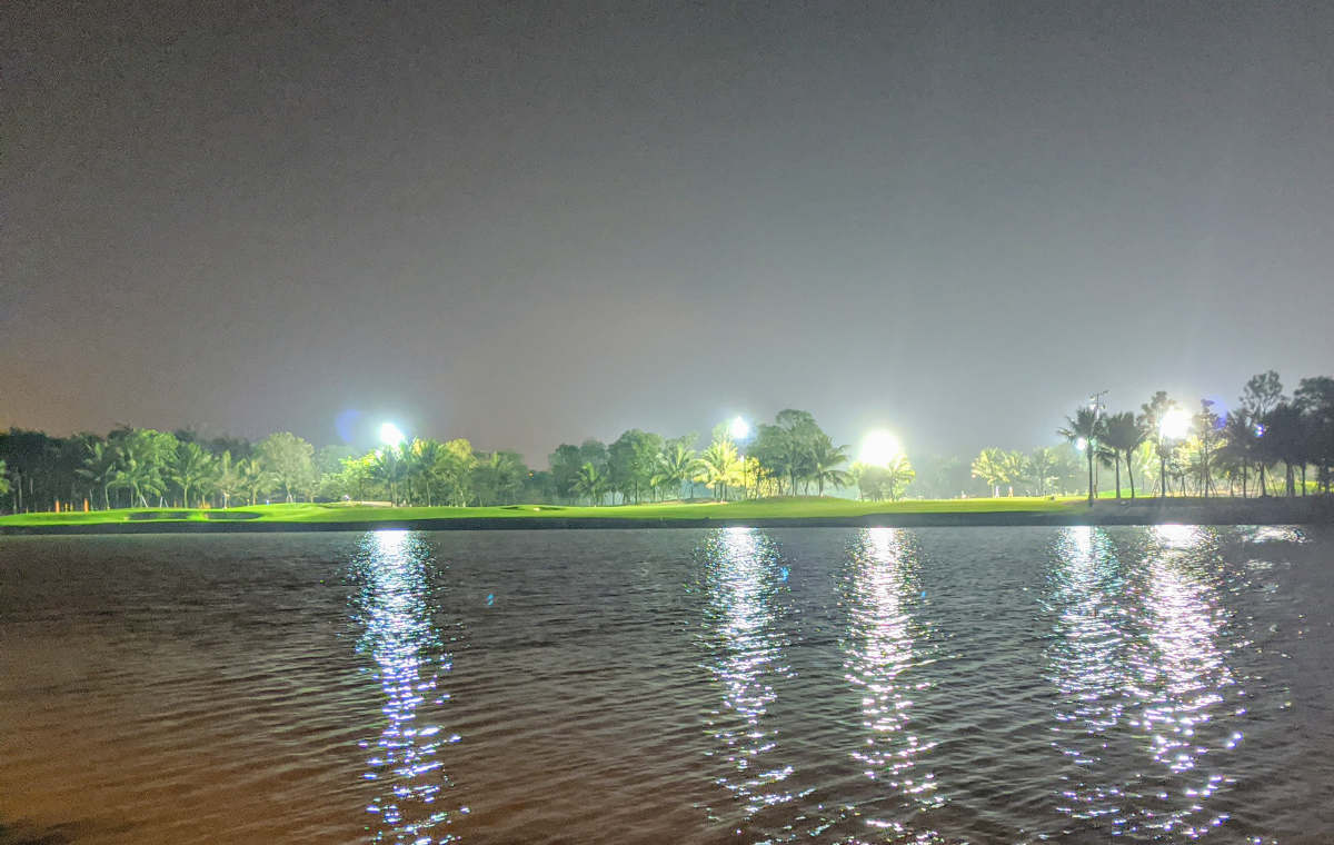 Công viên Hồ Thiên Nga Ecopark ban đêm