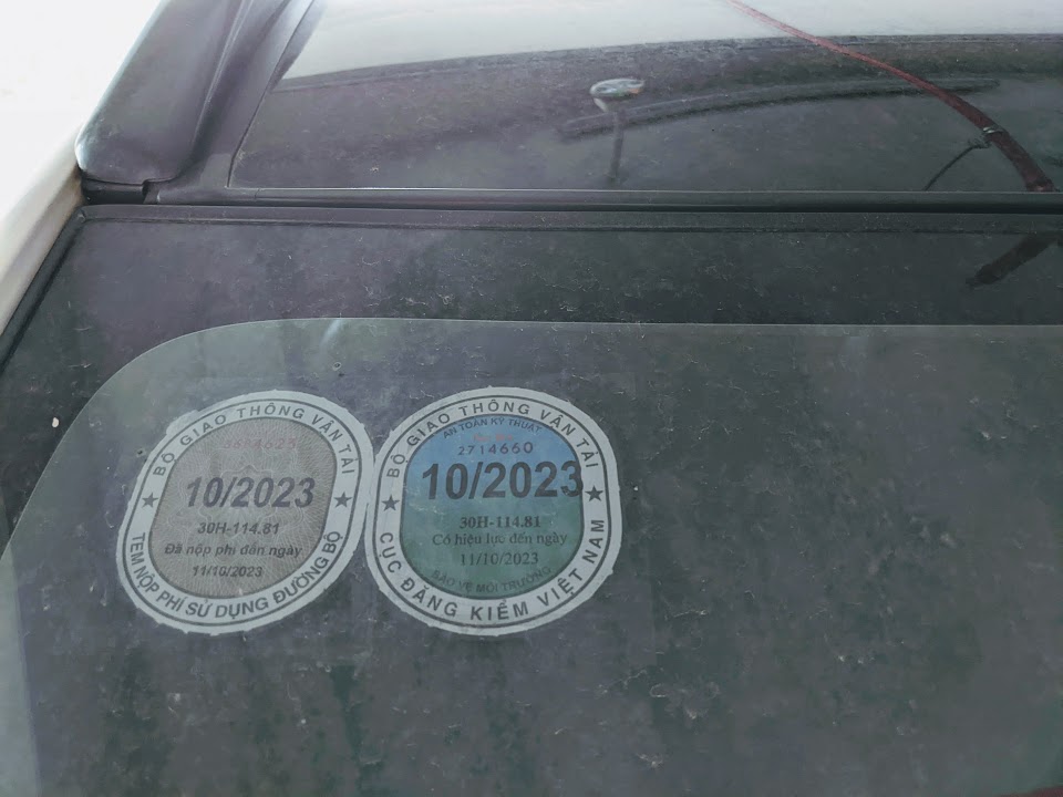 Tem đăng kiểm và tem phí bảo trì đường bộ mới